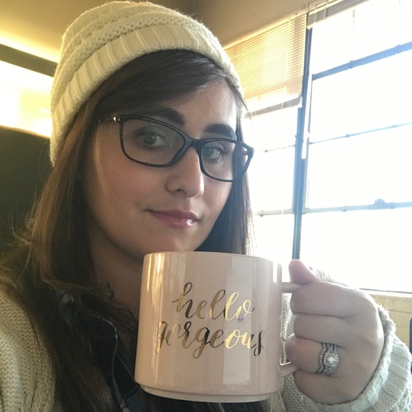 Meet your Posher, Stephanie - Picture 4 of 4